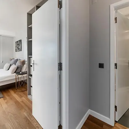 וילה Sky By An Island פונשל