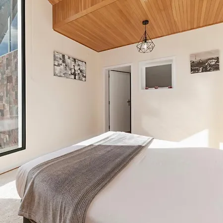 וילה Sky By An Island פונשל