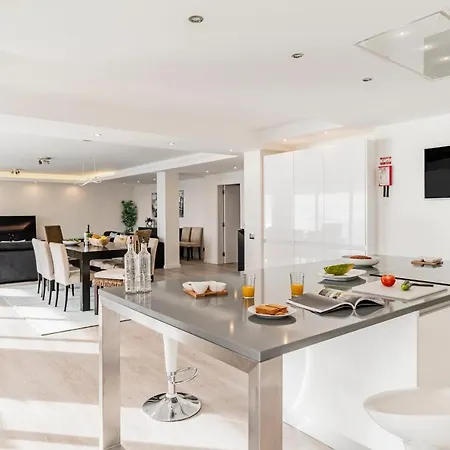 Sky By An Island פונשל