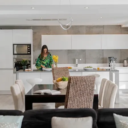 וילה Sky By An Island פונשל