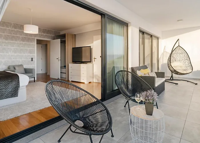 Sky By An Island Villa *