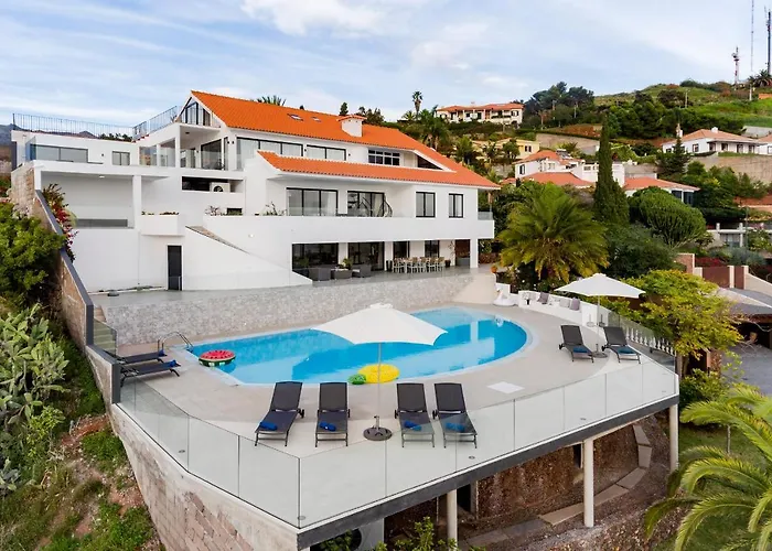 Sky By An Island Villa *