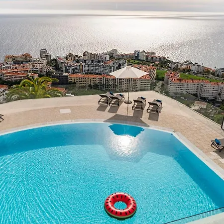 Sky By An Island * フンシャル